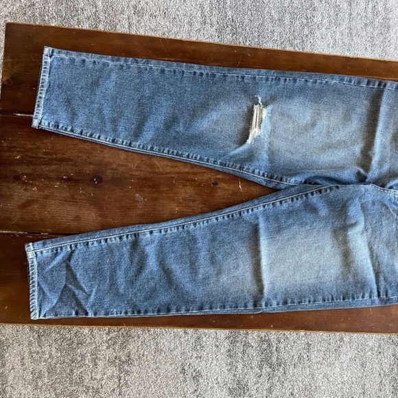 Lucky Brand High Rise Mom Jean Drew Size 6. Never Worn. - Picture 3 of 5